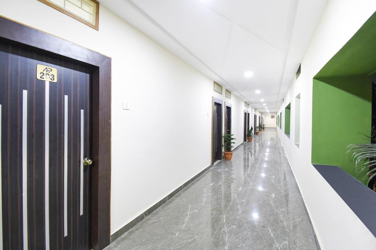 Spot On 67472 Anant Palace Hotel Raj Nandgaon Exterior photo