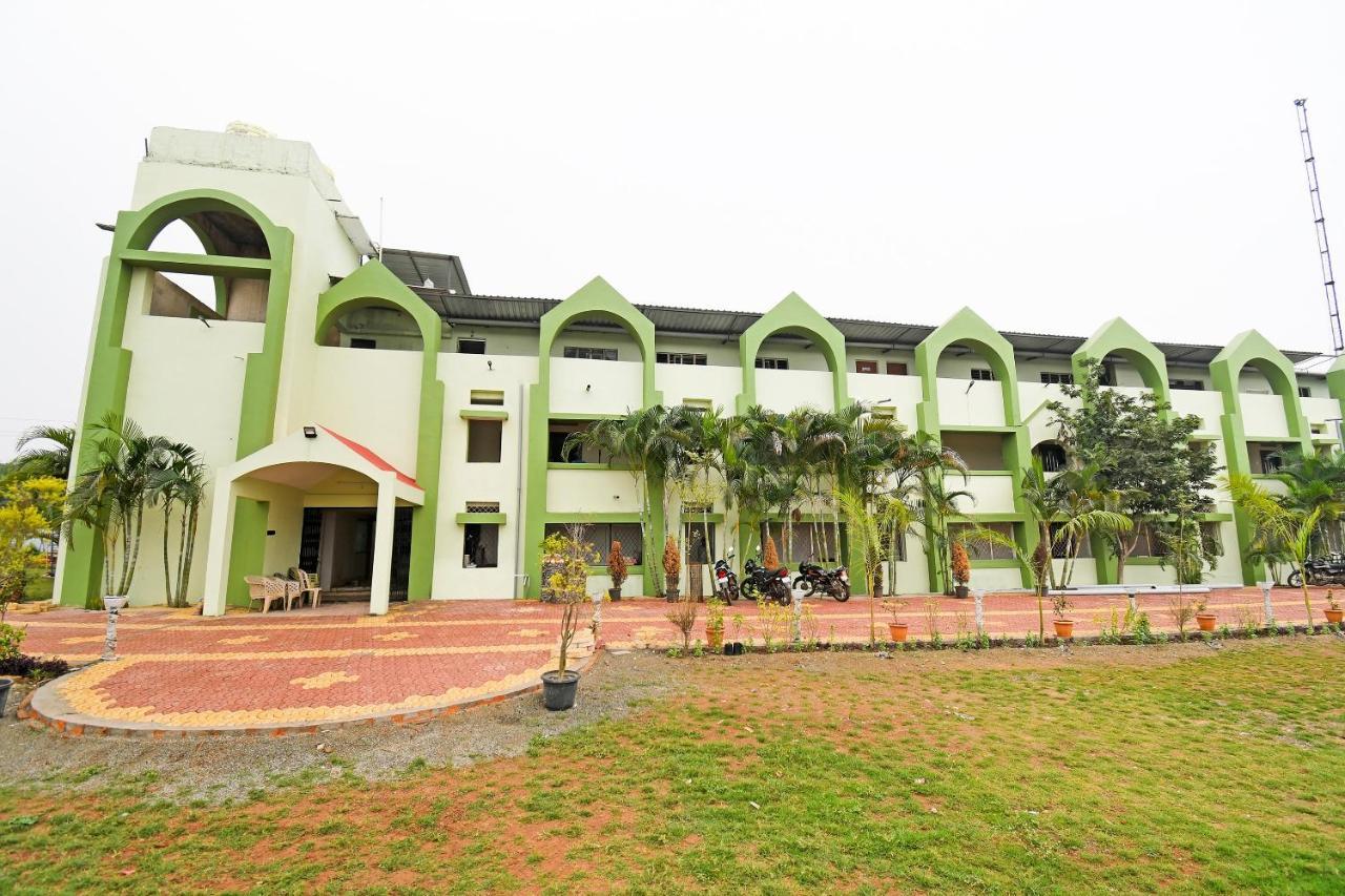 Spot On 67472 Anant Palace Hotel Raj Nandgaon Exterior photo