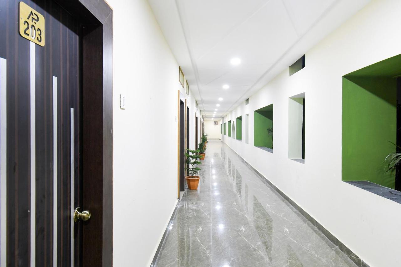 Spot On 67472 Anant Palace Hotel Raj Nandgaon Exterior photo